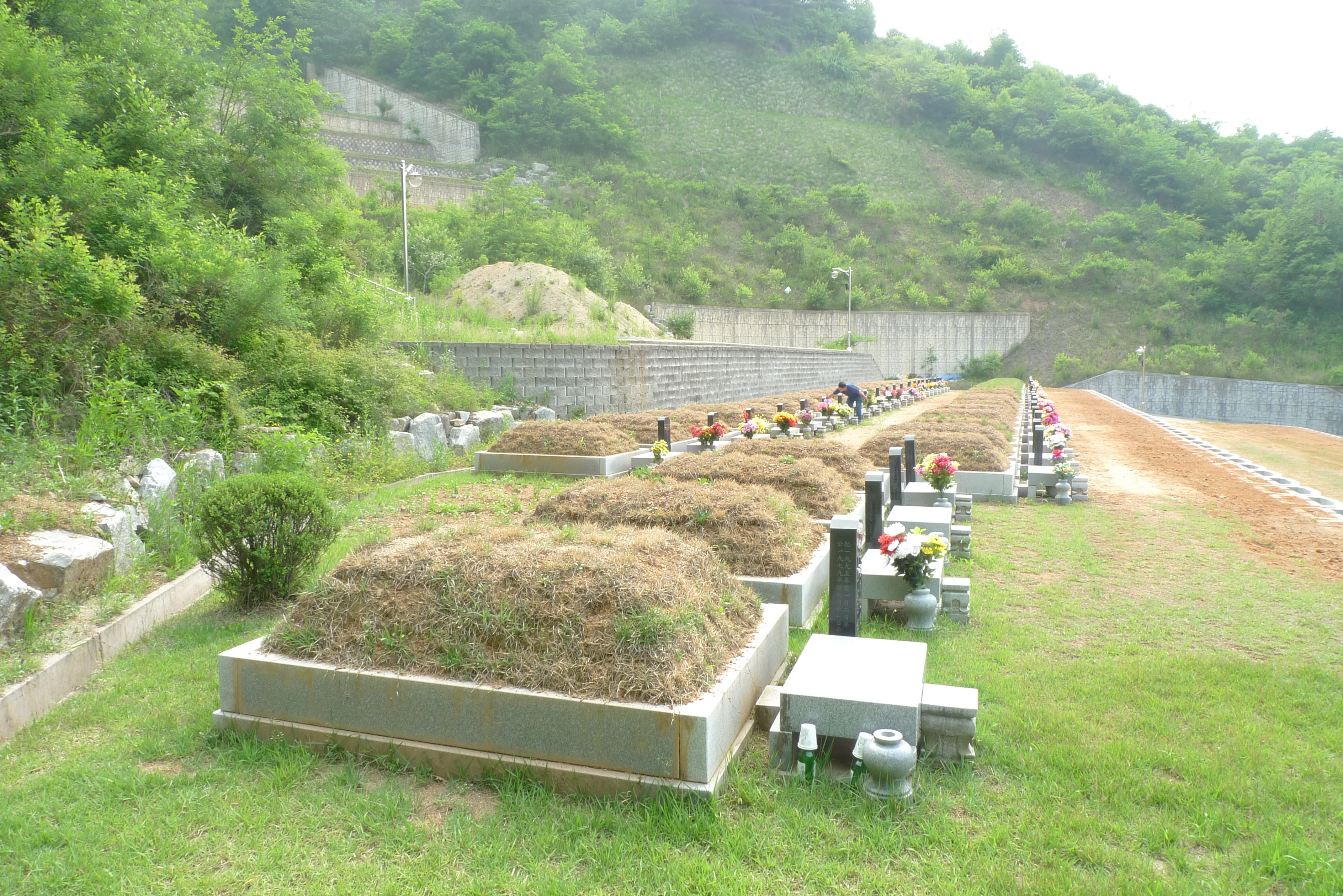 홍천군공설묘원봉안당