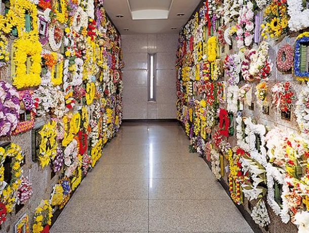 용미리건물식추모의집