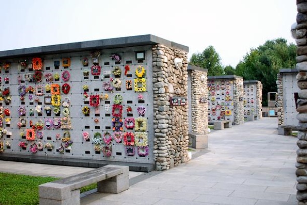 용미리건물식추모의집