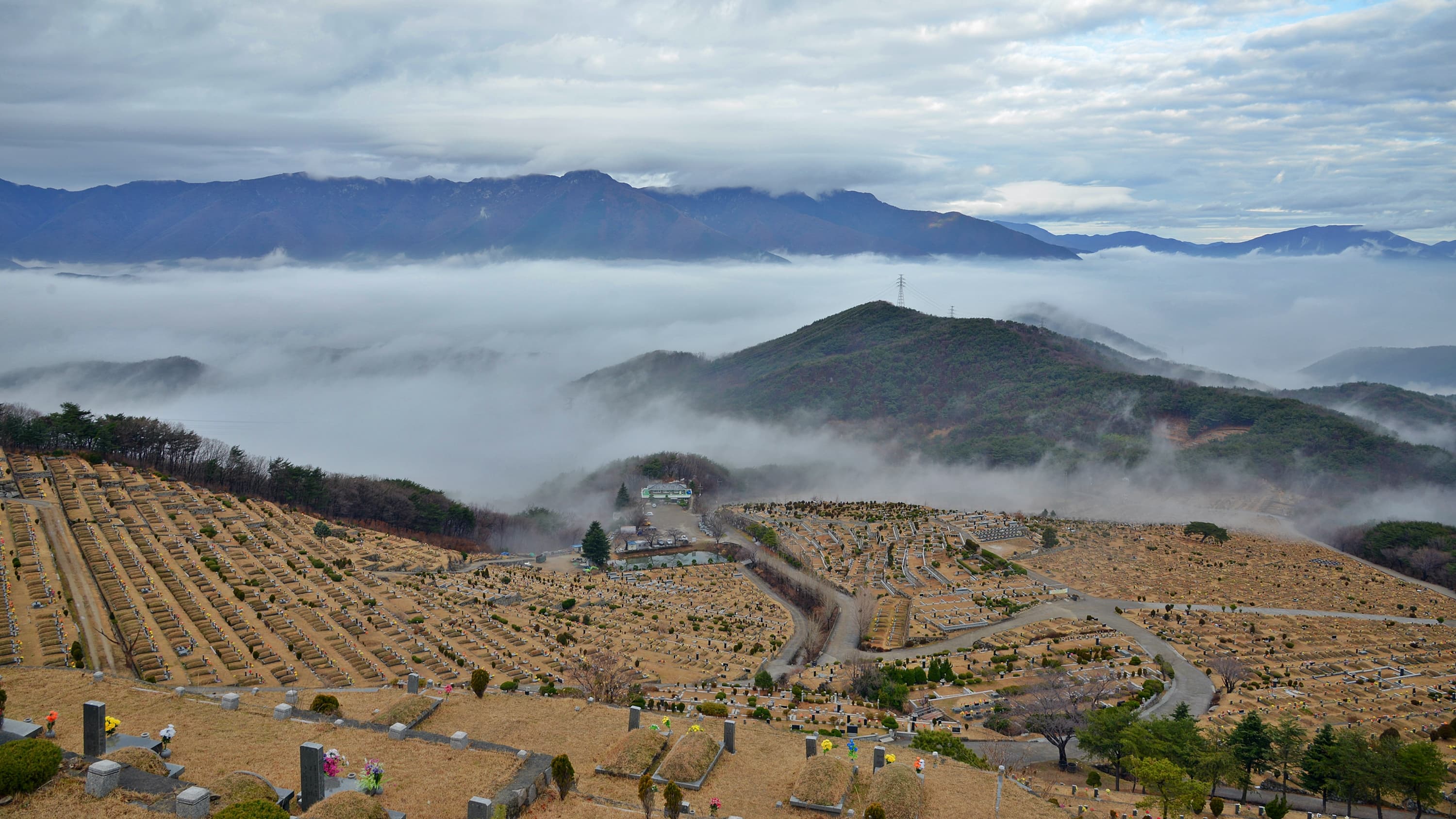 솥발산공원묘원