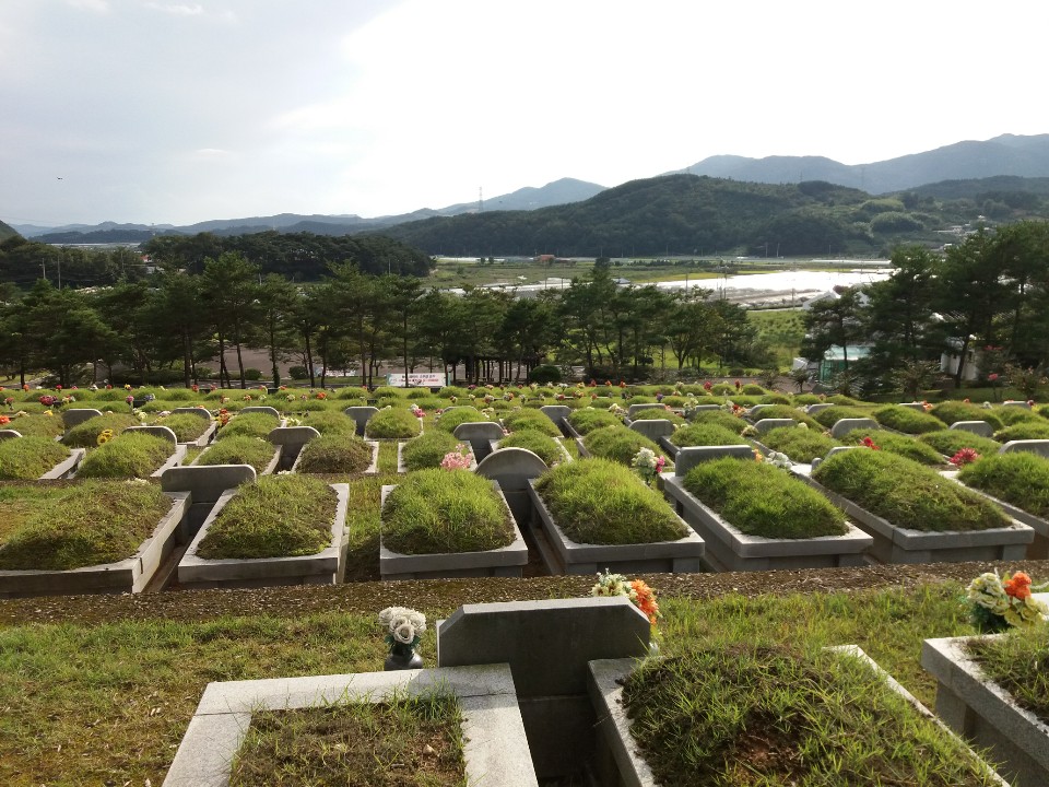 본향원(산청군공설묘지)